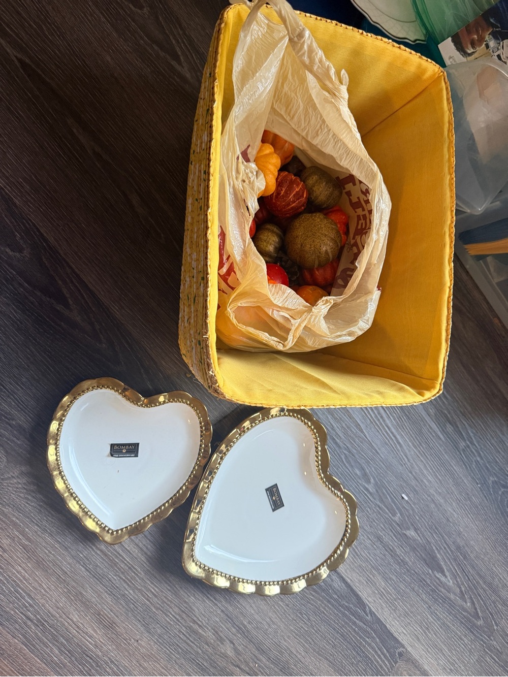 Gold-Trim Heart Dishes – Decorative Ceramic Accent Pair